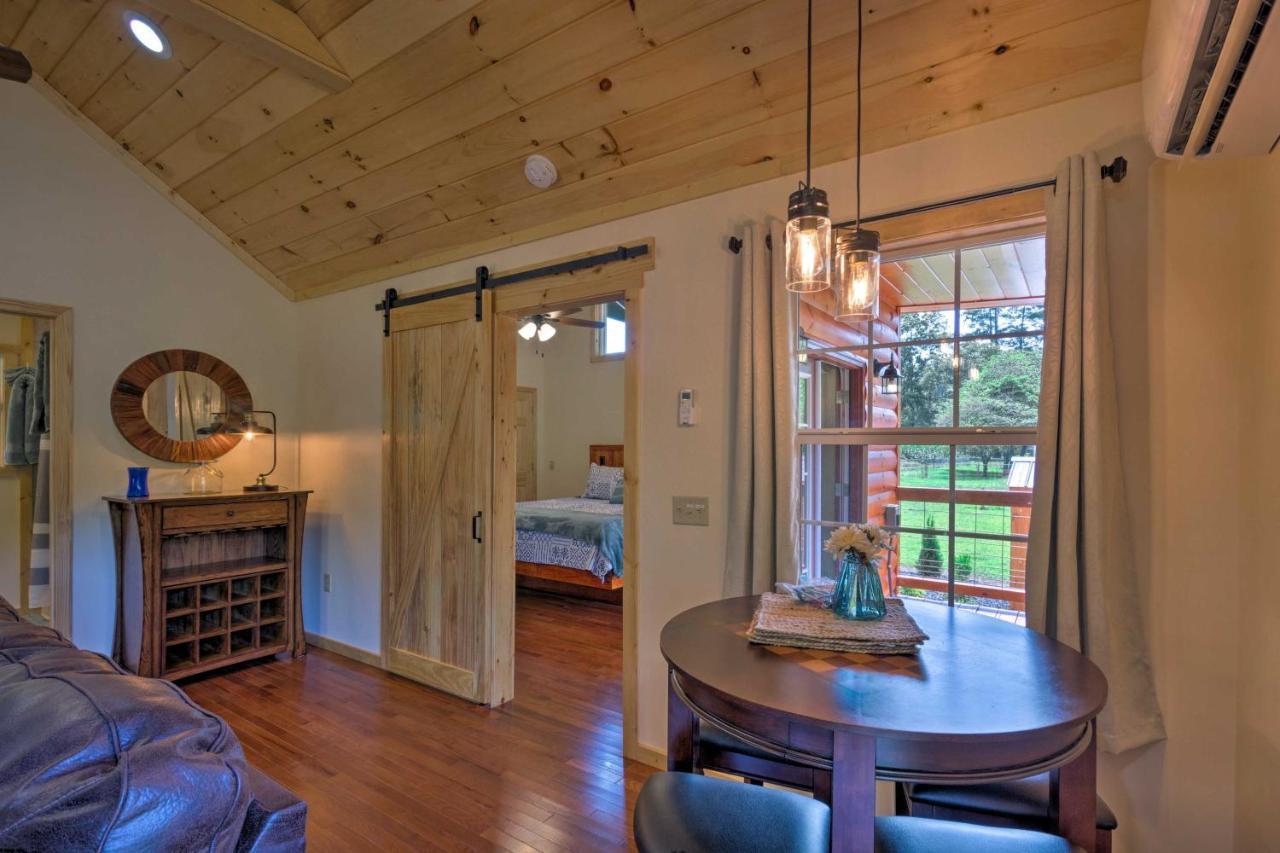 Cozy Riverfront Cabin With Private Deck And Hot Tub! Bryson City Kültér fotó